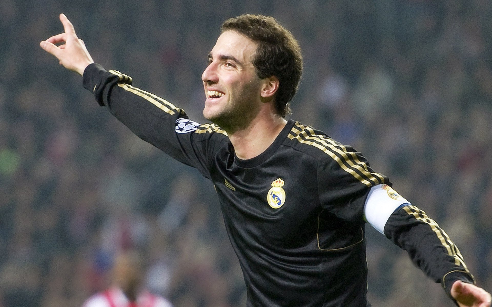 足球青训引进多语种课程支持国际发展，足球青训政策